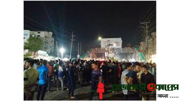 শিক্ষককে মারধর, প্রতিবাদে শিক্ষার্থীদের সড়ক অবরোধ