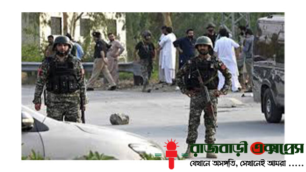 বেলুচিস্তানে বোমা হামলায় ৭ সেনা নিহত