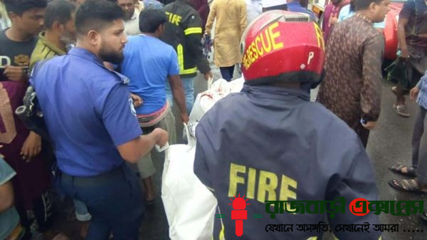 রাজবাড়ী-কুষ্টিয়া আঞ্চলিক মহাসড়কের কালুখালী উপজেলার চাঁদপুর বাসস্ট্যান্ডের কাছে ট্রাকচাপায় বারেক মণ্ডল (৬৫) নামে এক মোটরসাইকেল আরোহী নিহত হয়েছেন। শুক্রবার (৩০ মে)