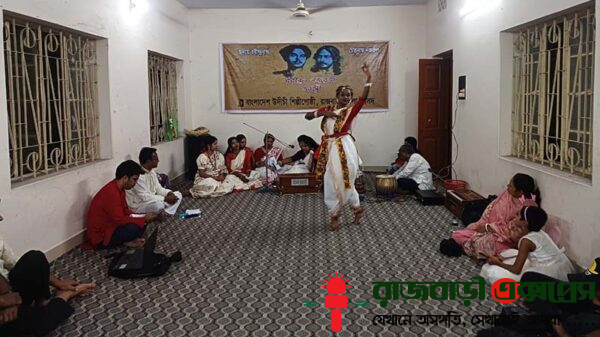 বাংলাদেশ উদীচী শিল্পীগোষ্ঠী রাজবাড়ী জেলা সংসদের উদ্যোগে ‘হৃদয়ে রবীন্দ্রনাথ, চেতনায় নজরুল’ প্রতিপাদ্য সামনে রেখে রবীন্দ্র-নজরুল জয়ন্তী অনুষ্ঠানের আয়োজন করা হয়।