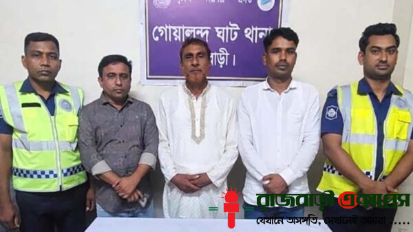 রাজবাড়ীর গোয়ালন্দে বৈষম্য বিরোধী ছাত্র আন্দোলনে হামলার ঘটনায় দায়ের করা মামলায় বিশেষ অভিযান চালিয়ে যুবলীগ ও কৃষকলীগের স্থানীয় নেতাসহ ৩ জনকে গ্রেপ্তার