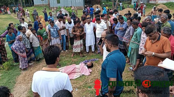 রাজবাড়ীর গোয়ালন্দ উপজেলার দৌলতদিয়ায় নজরুল বেপারী (৩২) নামে এক পান-সিগারেট ব্যবসায়ীকে কুপিয়ে হত্যা করেছে দুর্বৃত্তরা। সোমবার (২৩ জুন) সকাল সাড়ে ৮টার দিকে