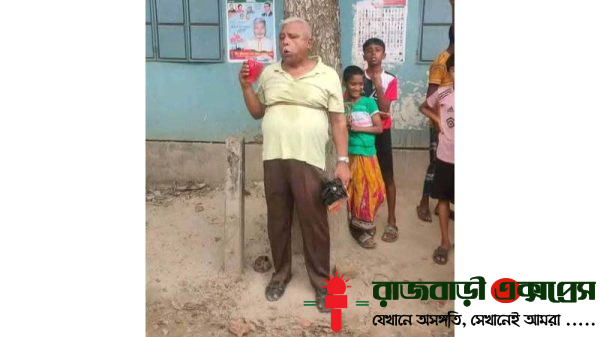 রাজবাড়ীর বালিয়াকান্দিতে নবী করিম (সা.) সম্পর্কে কটূক্তির অভিযোগে স্থানীয় জনতা ইউনিয়ন স্বাস্থ্য কমপ্লেক্সের কমিউনিটি মেডিকেল অফিসার (অবঃ) ডা. আহম্মদ আলীকে গণপিটুনী