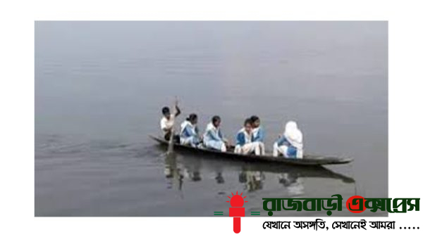 বর্ষায় পানির নিচে তলিয়ে যাচ্ছে রাস্তা, হাওরপারের শিশুরা শিক্ষা থেকে বঞ্চিত